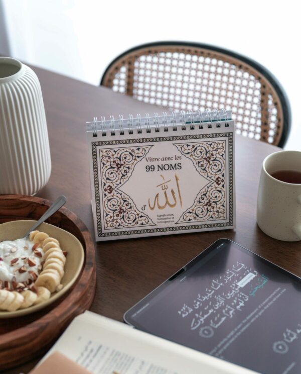 Chevalet "Vivre les 99 Noms d'Allah" : Apprendre, Comprendre et Aimer Allah à travers Ses Attributs Divins